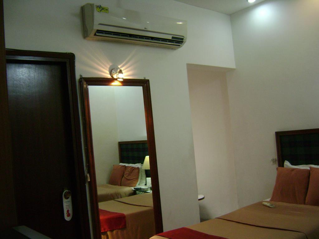 The Royal Residency Hotel Nuova Delhi Esterno foto